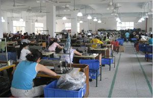 廣州焦點皮具手袋廠 專業(yè)技術(shù)服務引領皮具制造新潮流